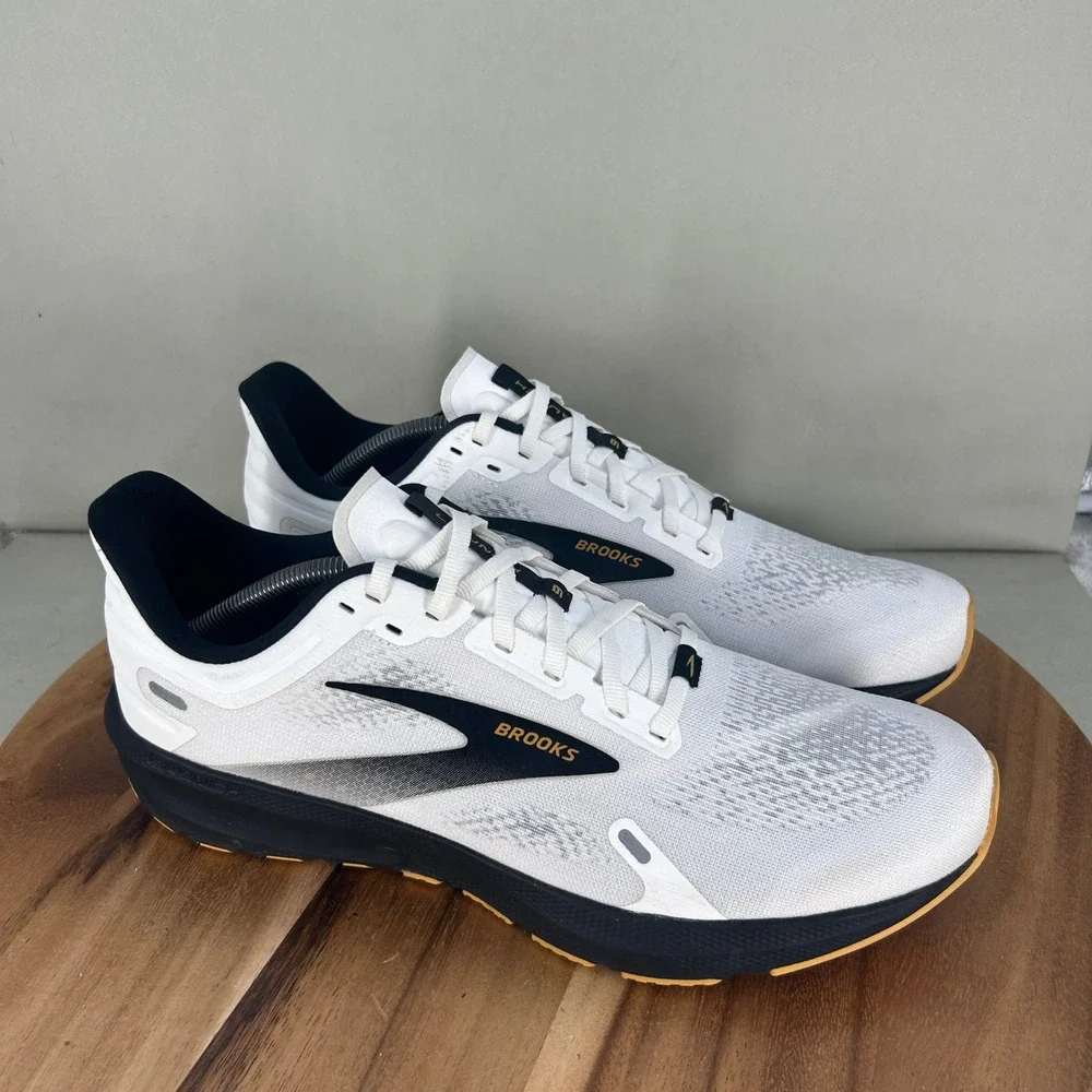 Brooks Launch 9 Mens Running Shoes White Black Gold 1103861D121 Size 12.5 D